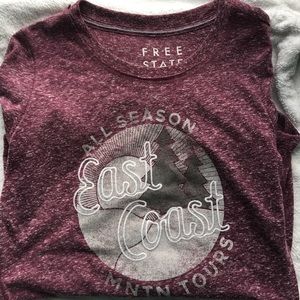 🌴NWOT Maroon T-Shirt